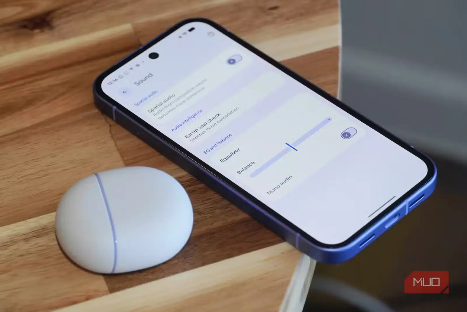 برنامهٔ Pixel Buds روی گوشی Pixel 10a
