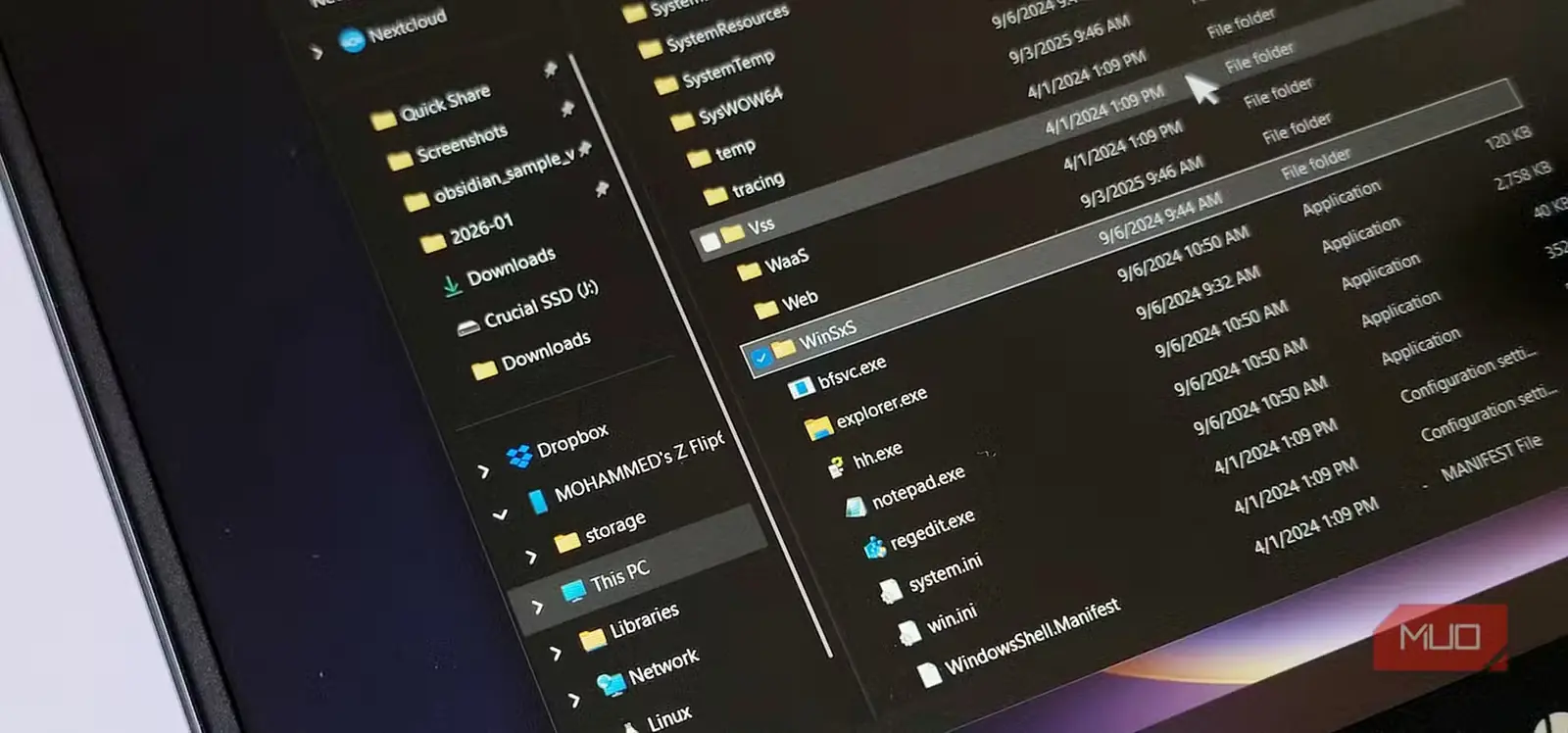 پوشه WinSxS در File Explorer روی لپتاپ HP Pavilion