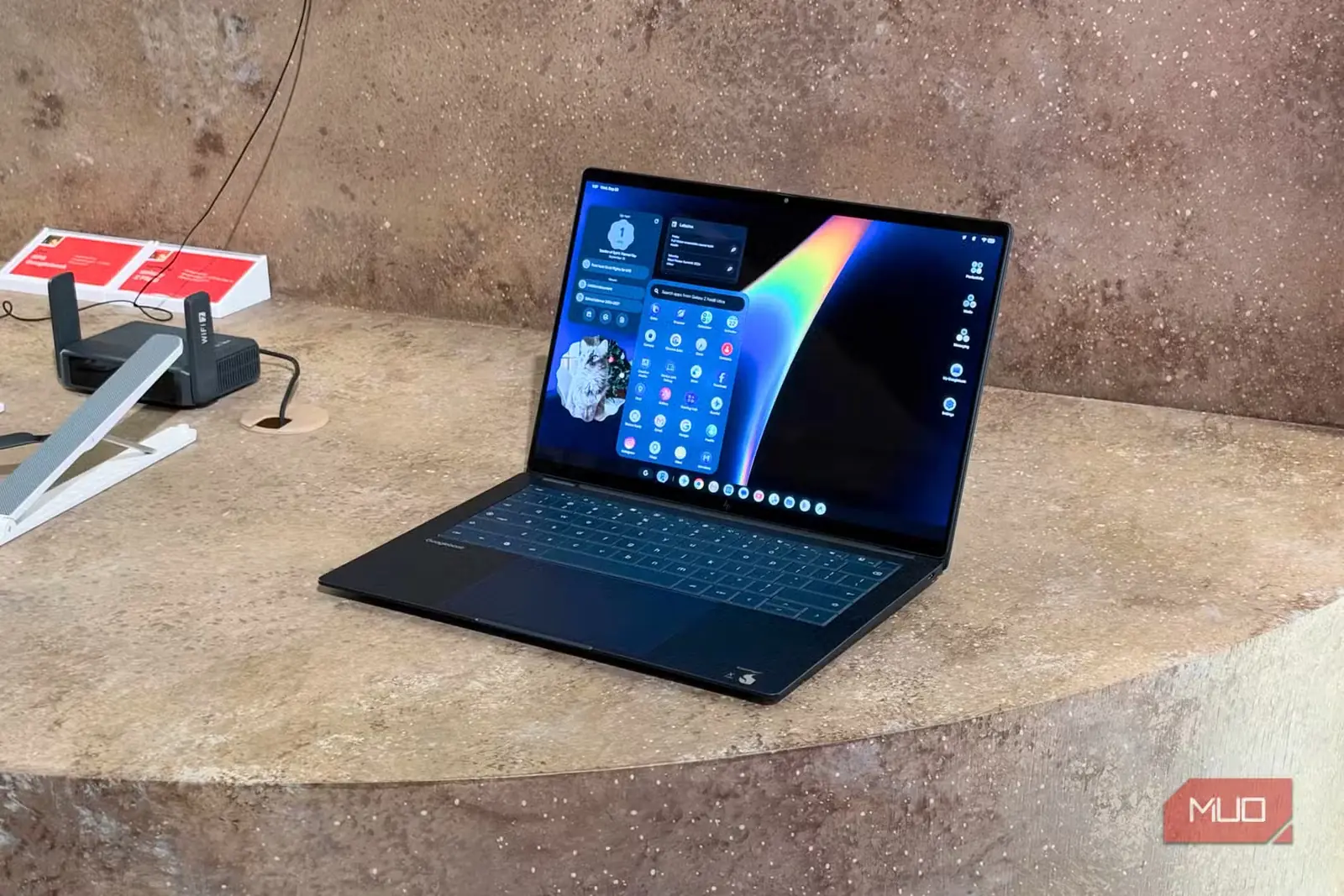 نمایی از لپتاپ Googlebook-6-1