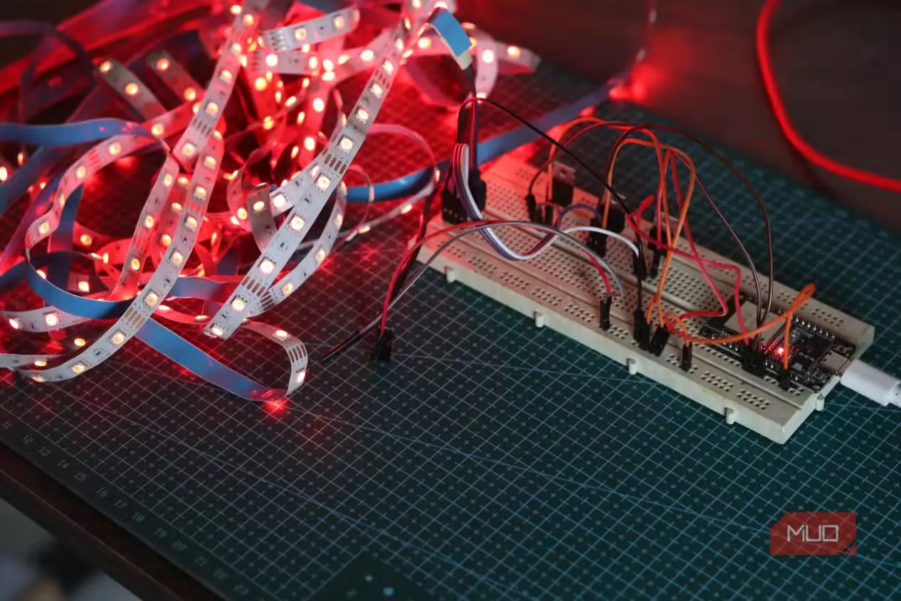 کنترل نوار نورپردازی RGB با ESP32
