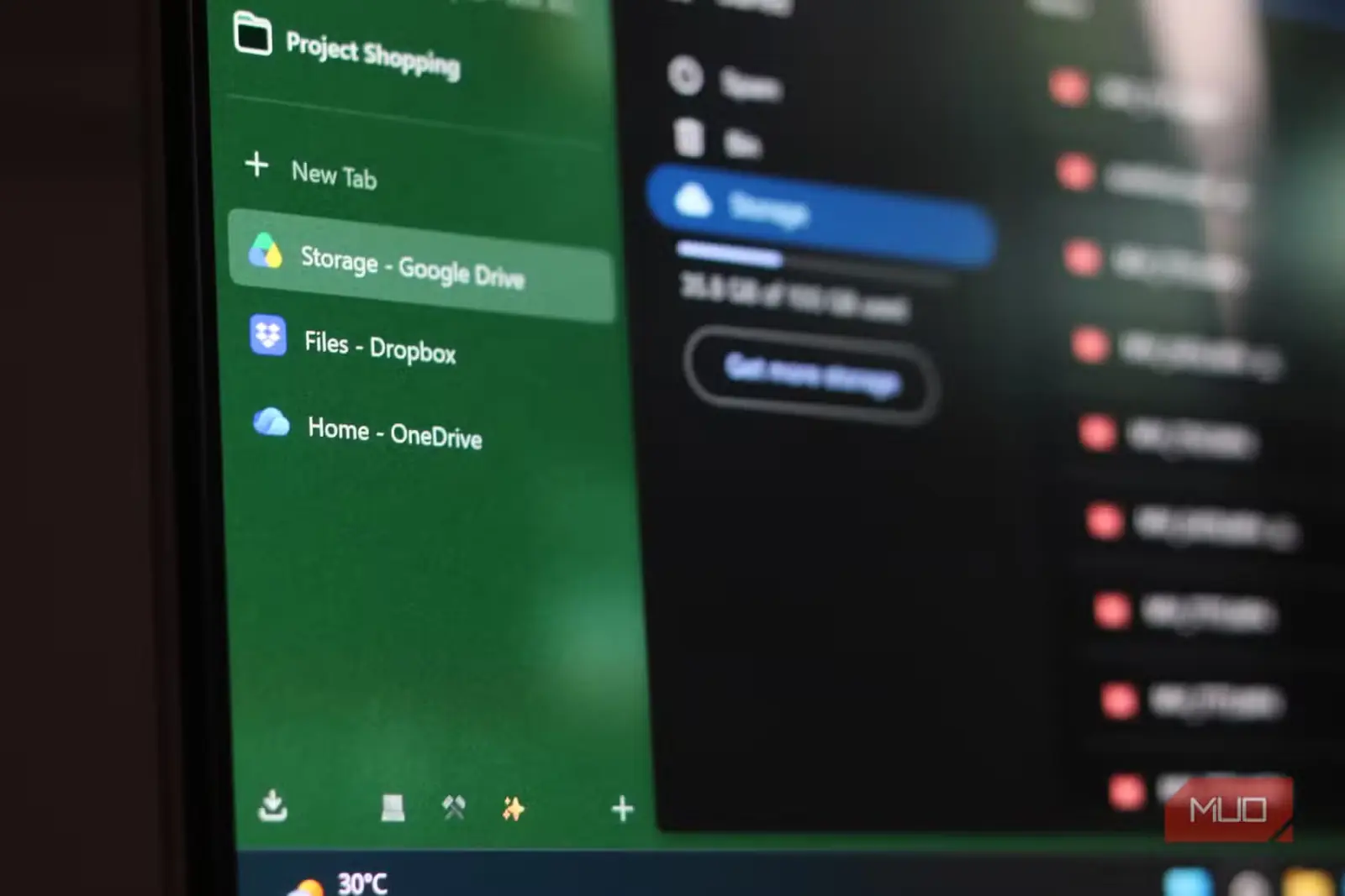 صفحههای Google Drive، OneDrive و Dropbox بازشده در مرورگر