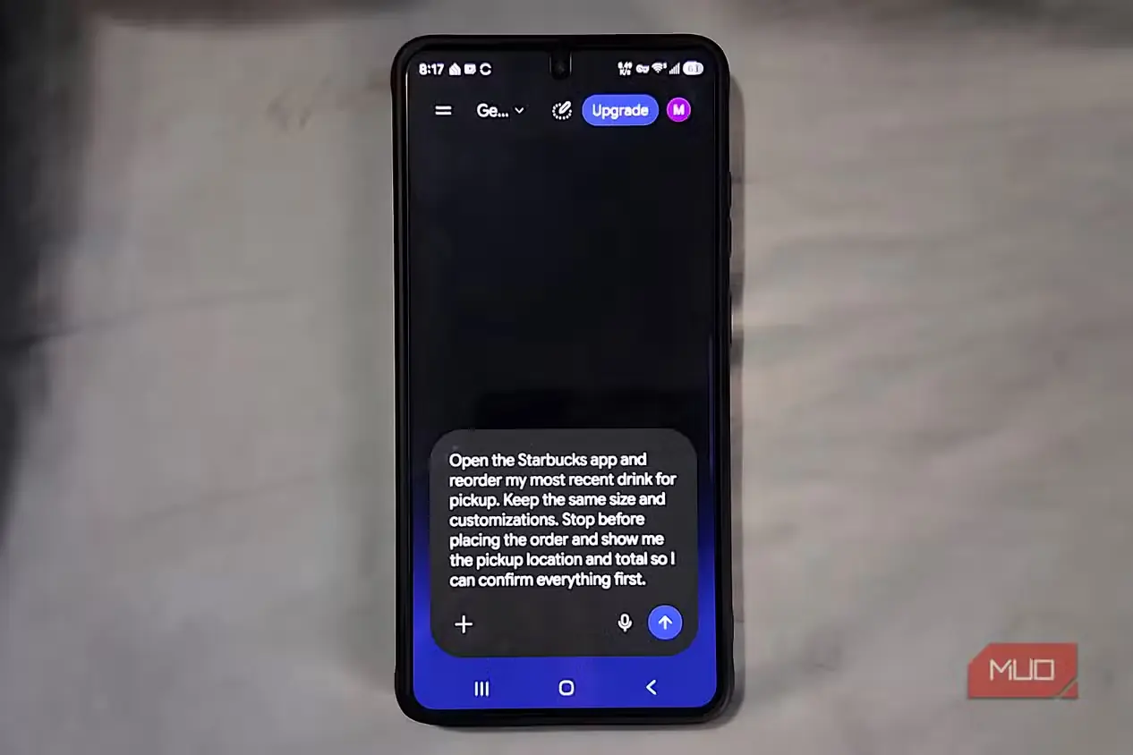 گوشی Android با درخواست Gemini برای سفارش دوباره نوشیدنی اخیر Starbucks جهت تحویل حضوری