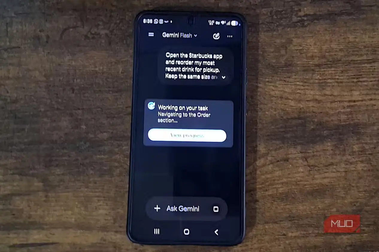 گوشی Android در حال اجرای خودکارسازی Gemini برای سفارش دوباره از Starbucks و رفتن به بخش سفارش