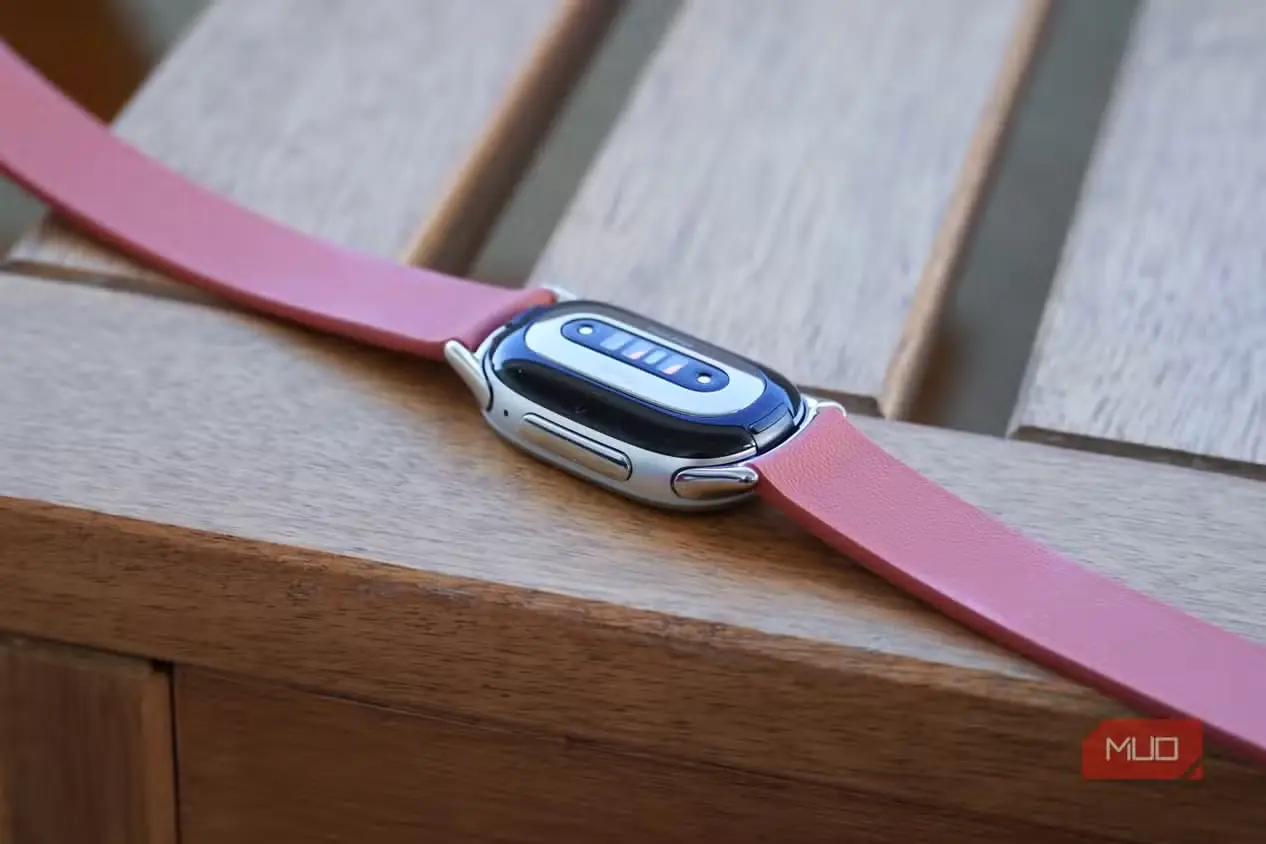 حسگرهای پشت Google Fitbit Edge