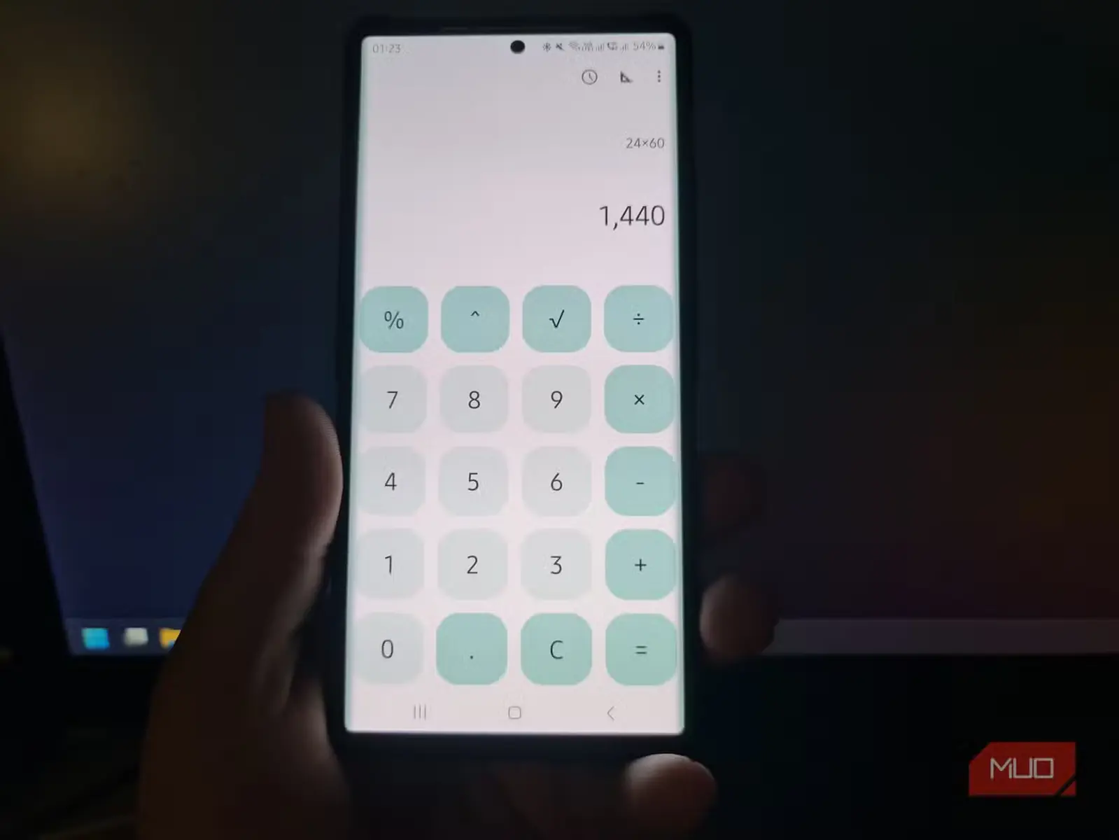 برنامه Fossify Calculator روی گوشی Samsung که حاصلضرب 24 در 60 را برابر با 1,440 نشان میدهد