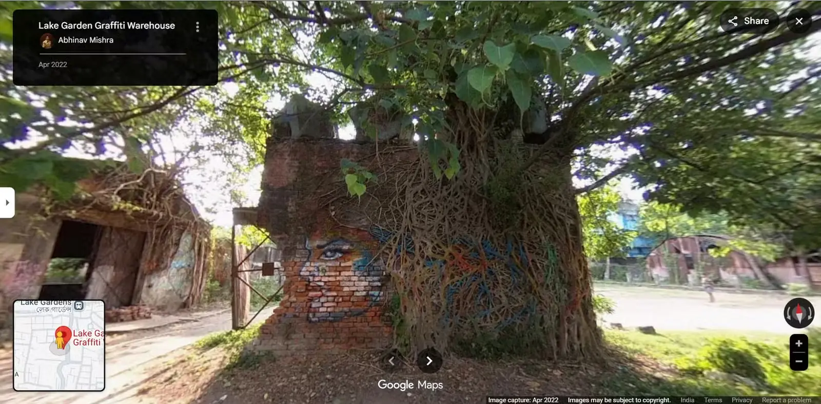 دیوارنگارهای رنگارنگ در یکی از خیابانهای شهر در Google Street View