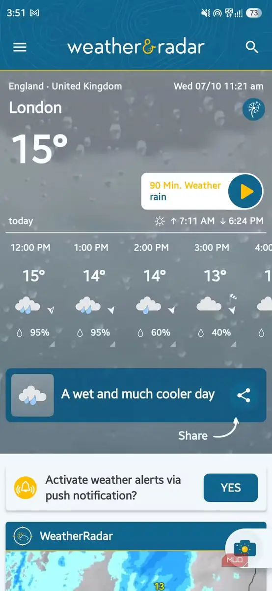 نمای صفحهٔ اصلی برنامهٔ Weather and Radar با وضعیت کنونی هوا و پیشبینی ساعتی لندن