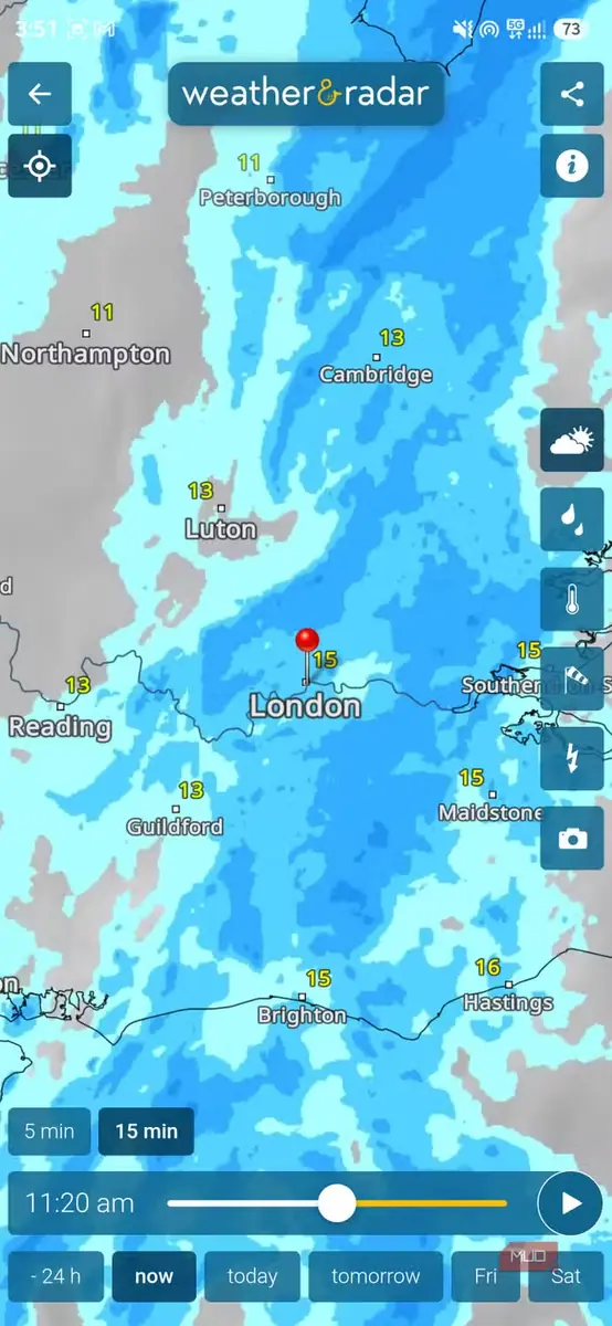 نقشهٔ تعاملی WeatherRadar با نمایش بارش و پوشش ابری بر فراز لندن