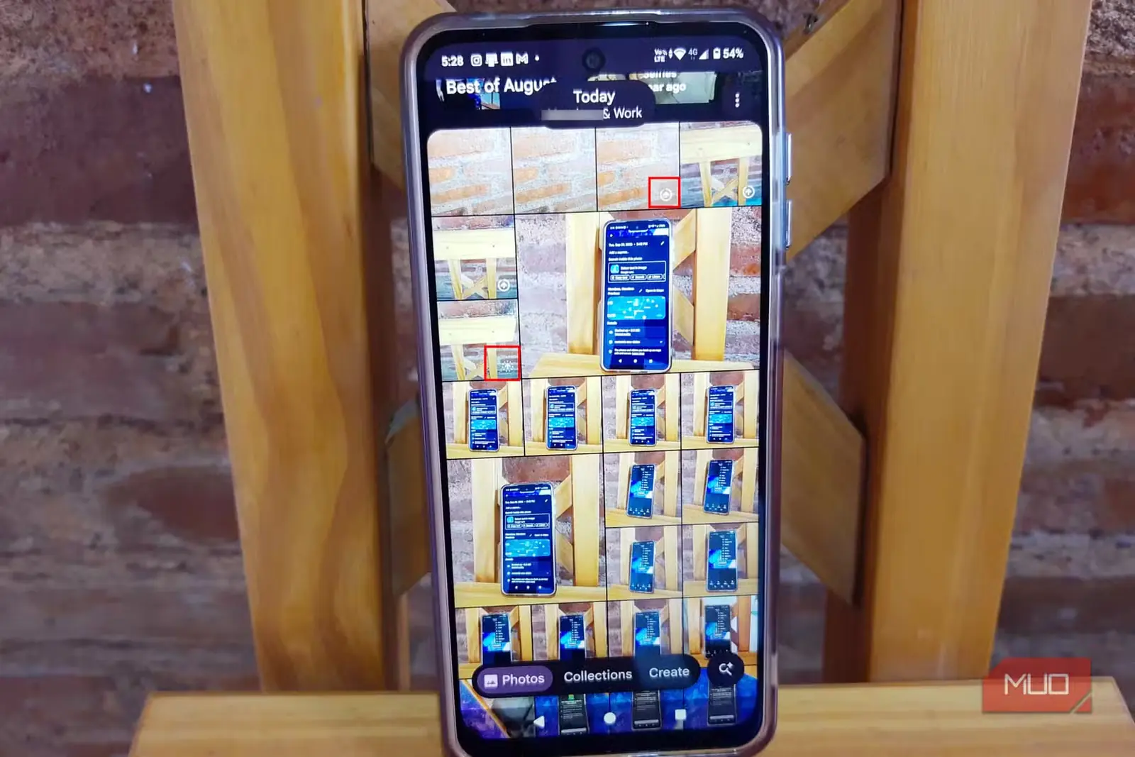 نمایش شبکهای عکسها در برنامهٔ Google Photos روی گوشی Android