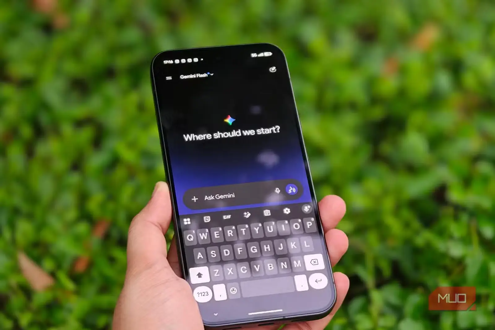 نمای برنامه Gemini بازشده روی گوشی Google Pixel 11 Pro XL