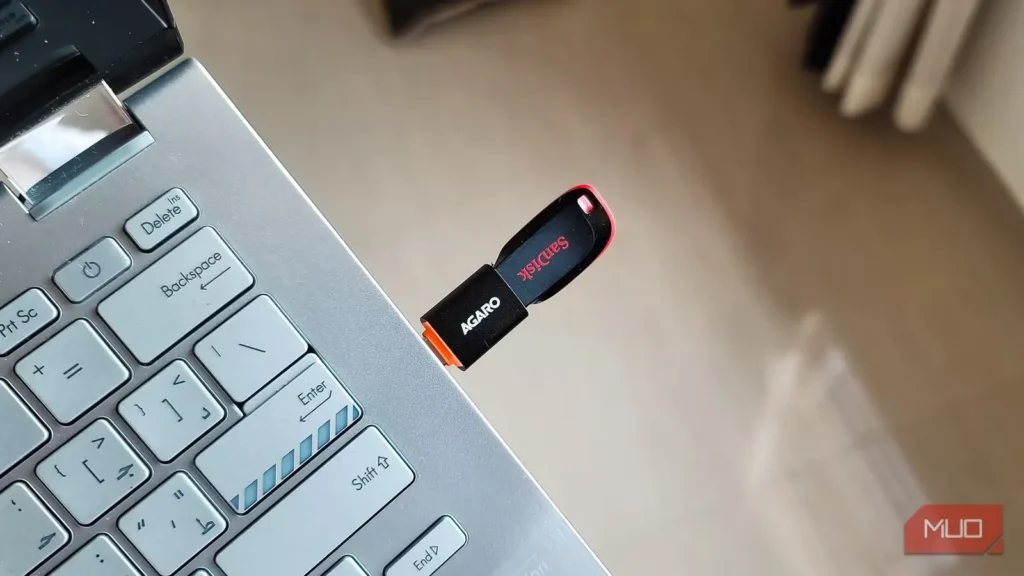 حافظهٔ USB چندمنظوره‌ای که تقریباً هر بخش از آزمایشگاه خانگی‌ام را نجات می‌دهد