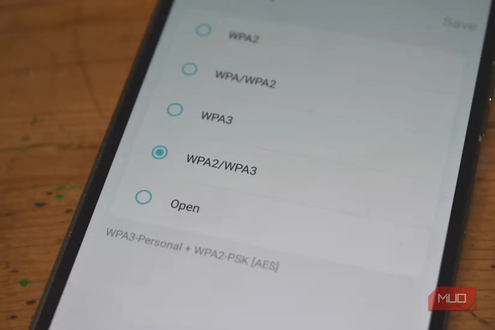 حالت‌های امنیتی ترکیبی WPA2 و WPA3 روی صفحه گوشی هوشمند