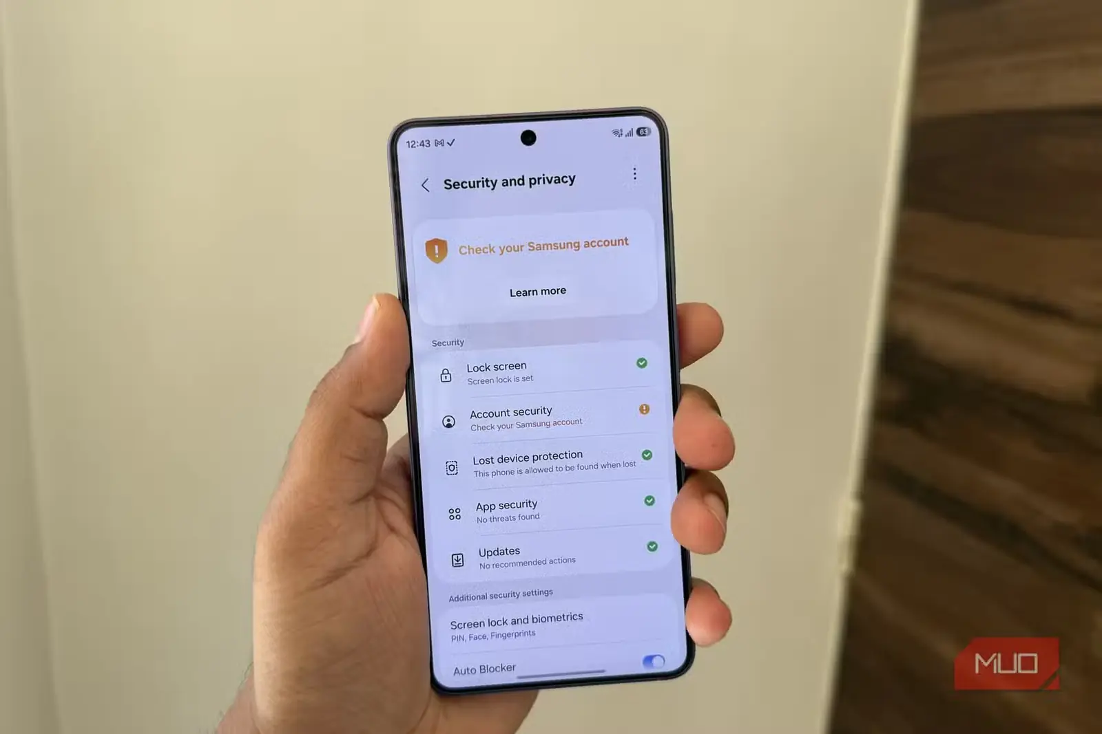 گوشی Samsung در حال نمایش تنظیمات امنیتی