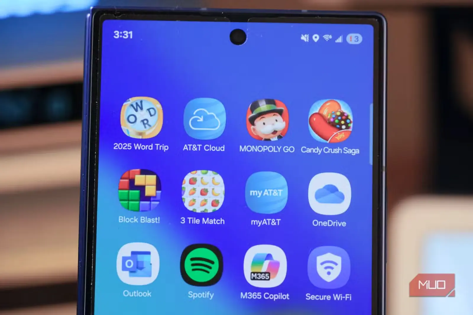 مجموعه برنامههای اضافی ازپیشنصبشده اپراتور روی گوشی Samsung و AT&T