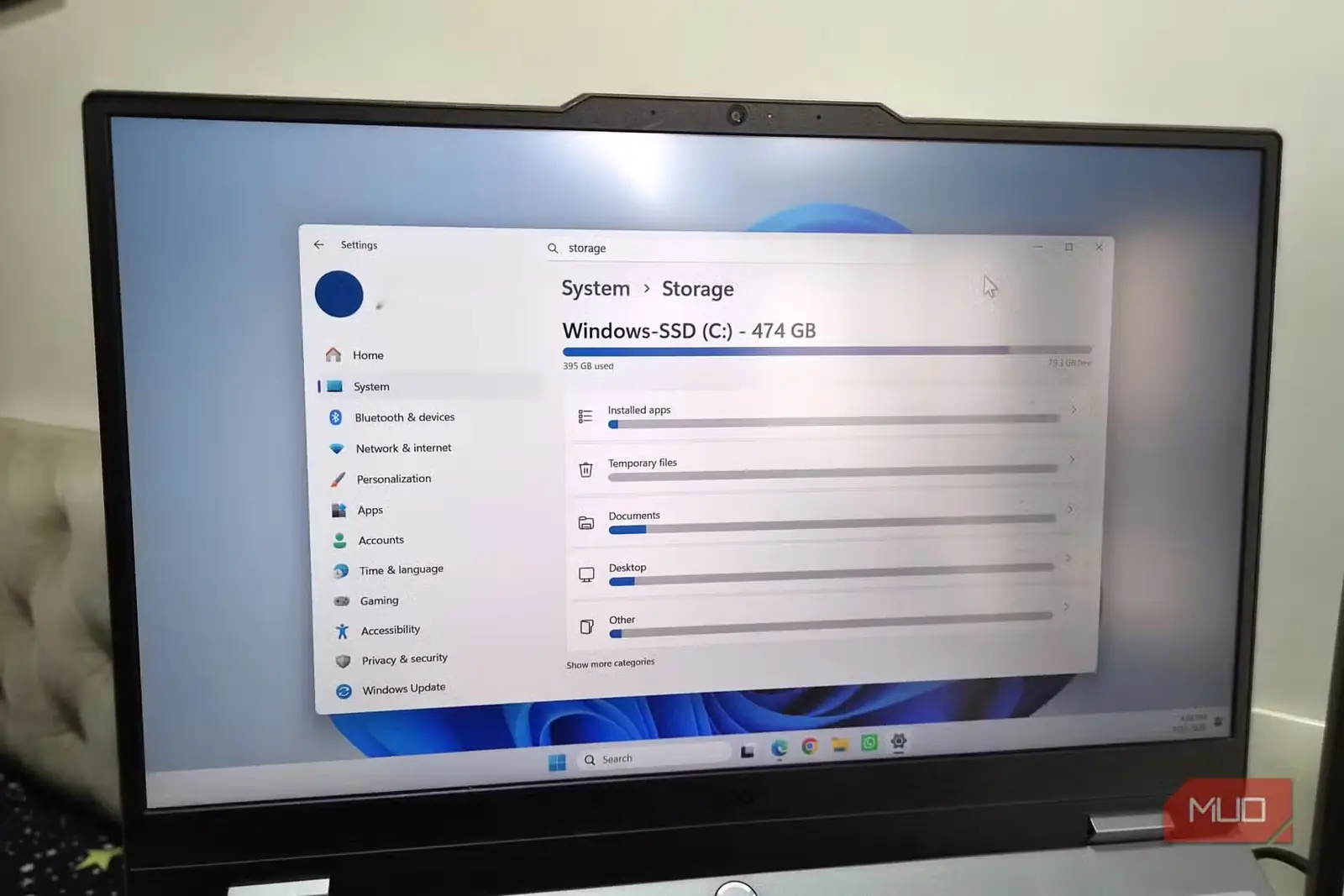لپتاپ Windows در حال نمایش منوی فضای ذخیرهسازی
