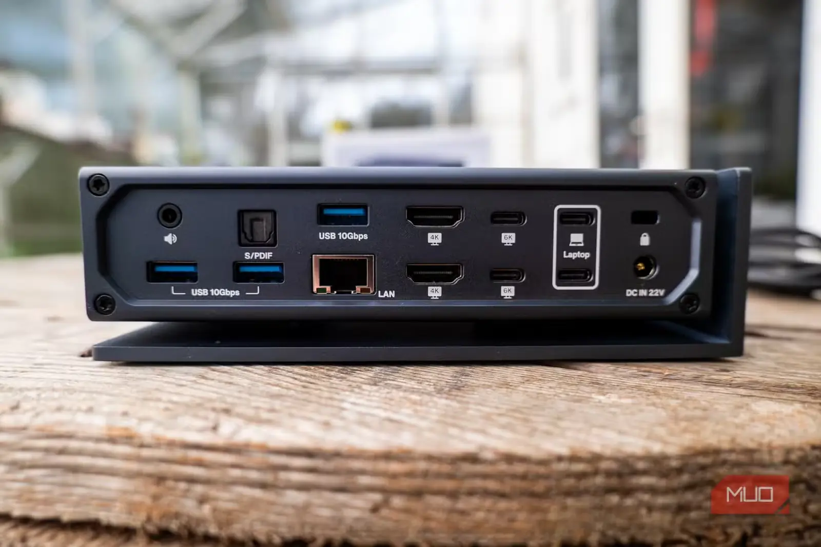 نمای درگاههای پشتی پایهٔ اتصال iVANKY FusionDock Max 1
