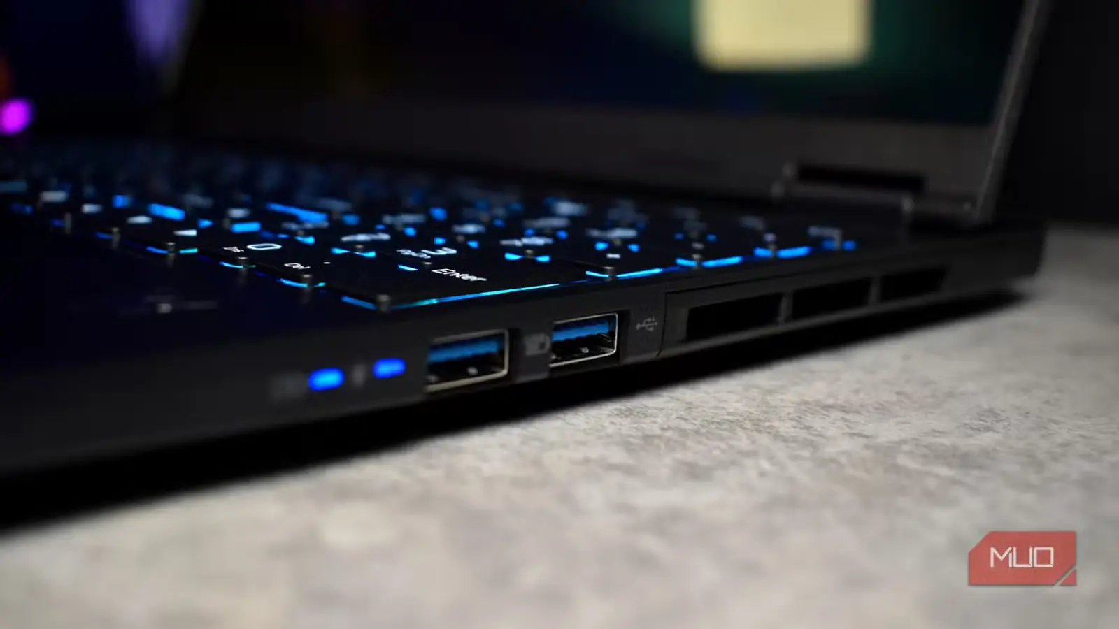 نمای درگاههای USB لپتاپ Acer Predator Helios Neo 16S AI
