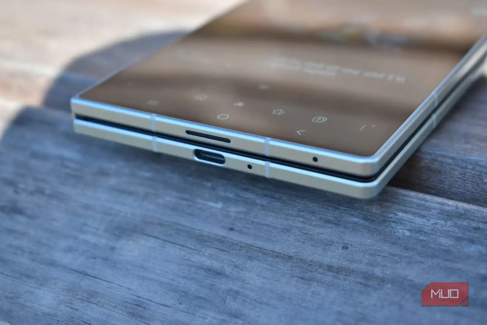 درگاه USB-C گوشی تاشده Samsung Galaxy Z Fold 8