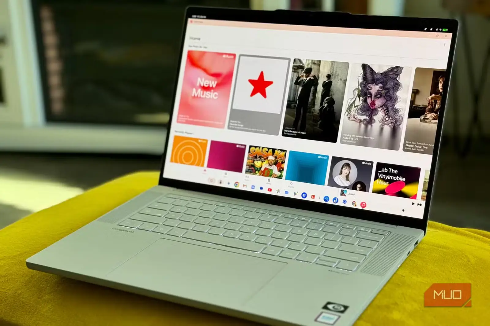 اجرای Apple Music در Googlebook
