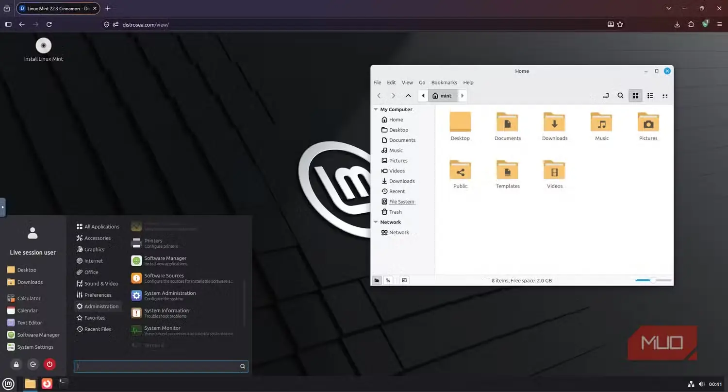اجرای Linux Mint Cinnamon در DistroSea با فهرست برنامهها و پوشهٔ Home باز