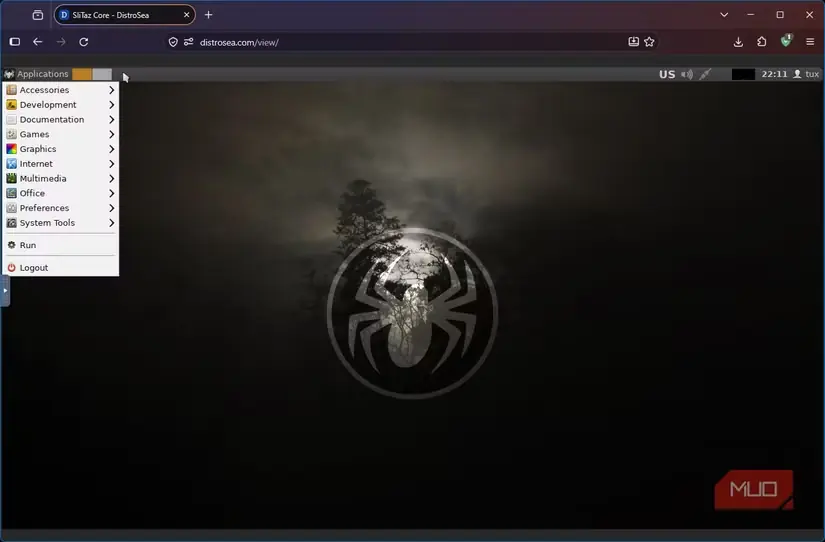 اجرای SliTaz Linux در DistroSea با منوی باز برنامهها