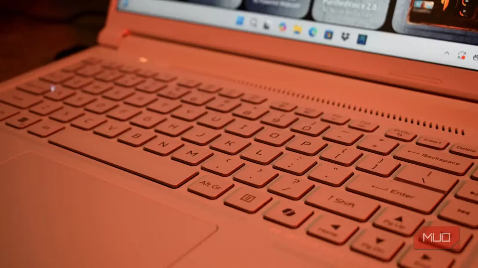نمای نزدیک صفحهکلید لپتاپ Acer Nitro V 14 AI