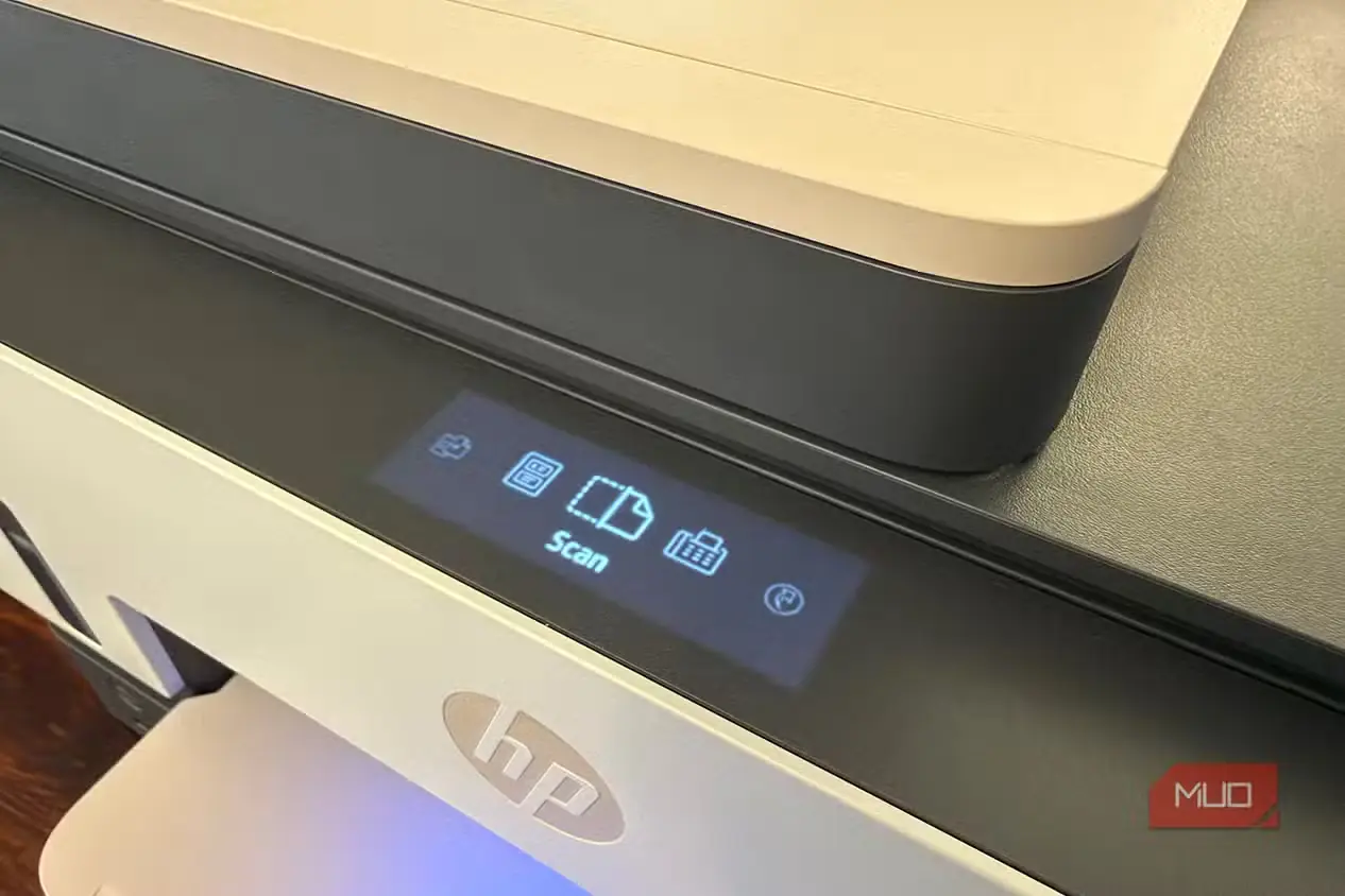 نمای نزدیک صفحه لمسی چاپگر HP Smart Tank 7603