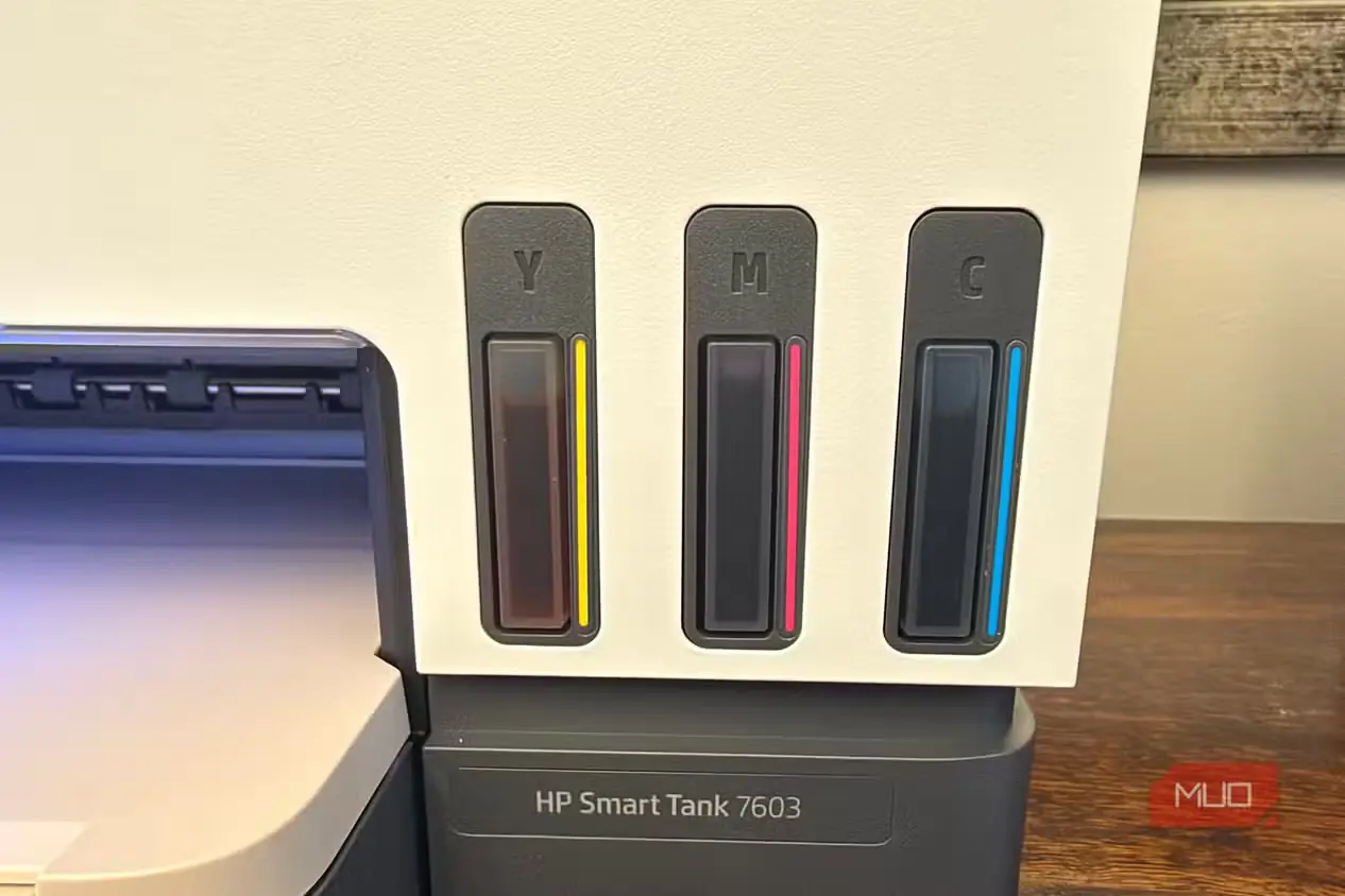 نمای نزدیک مخزنهای جوهر چاپگر HP Smart Tank 7603