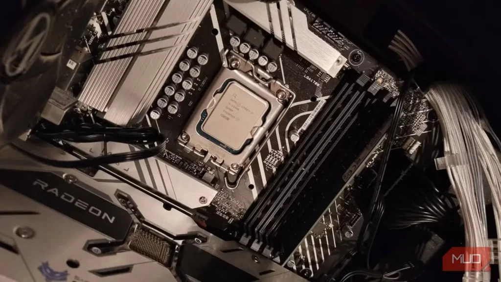 فناوری تازه پردازنده‌های Intel روی کاغذ از AMD پیشی می‌گیرد، اما یک ایراد مهم خرید آن را دشوار می‌کند