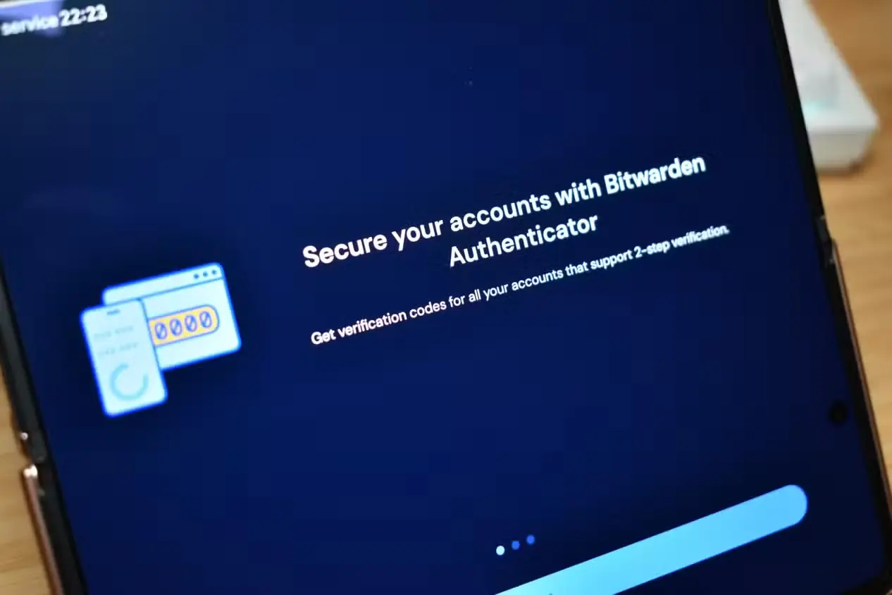 صفحهٔ ورود اپلیکیشن احراز هویت Bitwarden