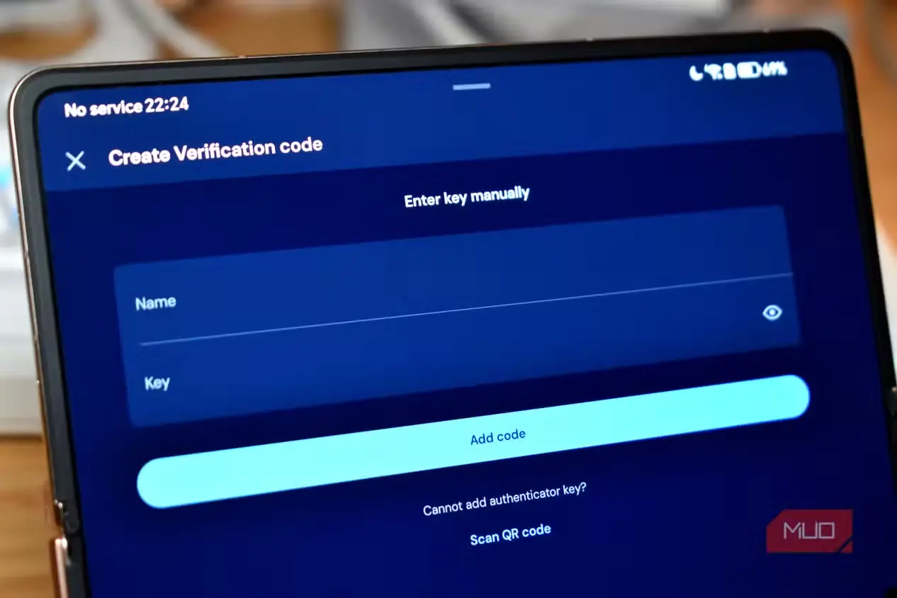 ورود دستی اطلاعات در اپلیکیشن احراز هویت Bitwarden