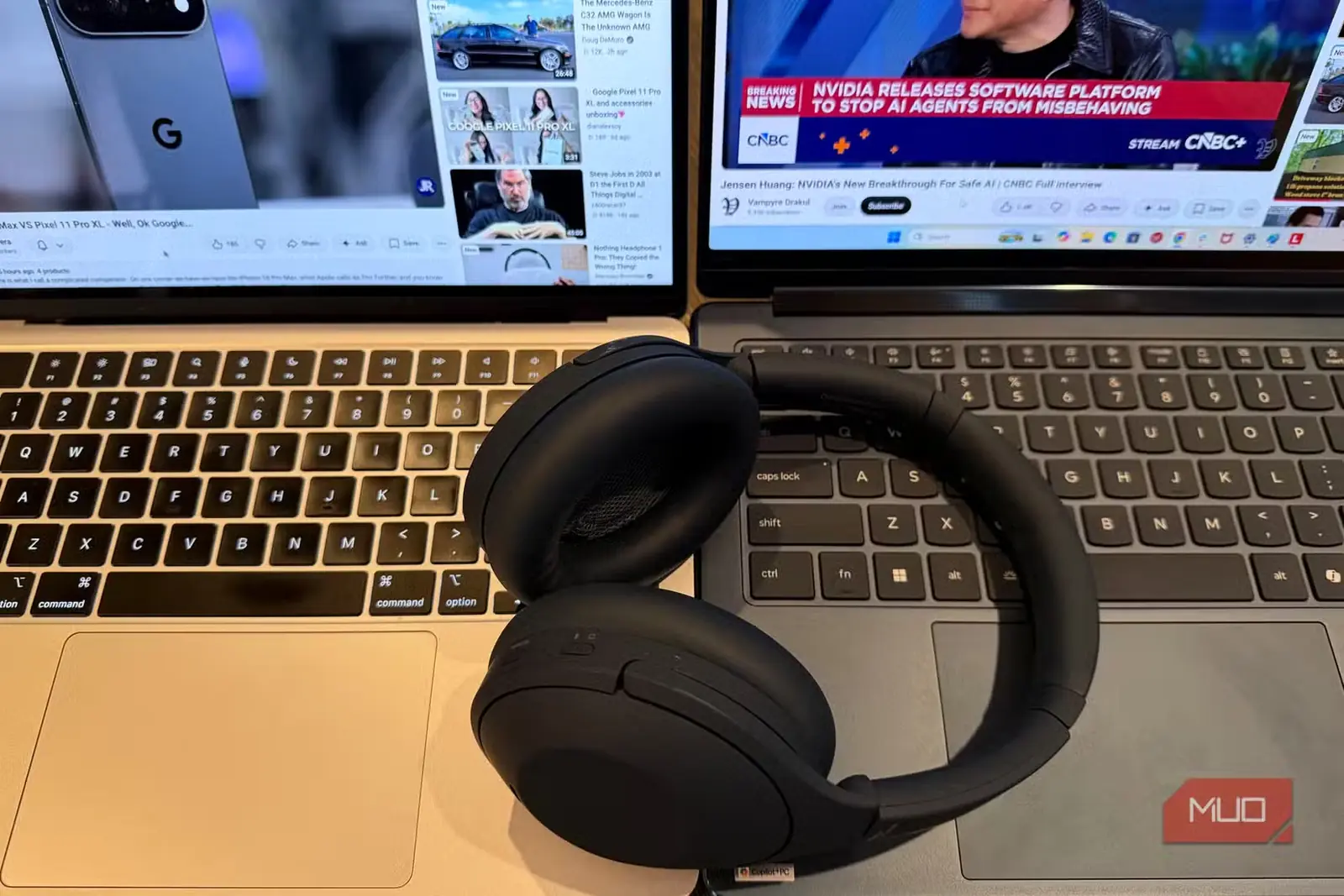 هدفون Lenovo Yoga Headphones در کنار دو لپتاپ