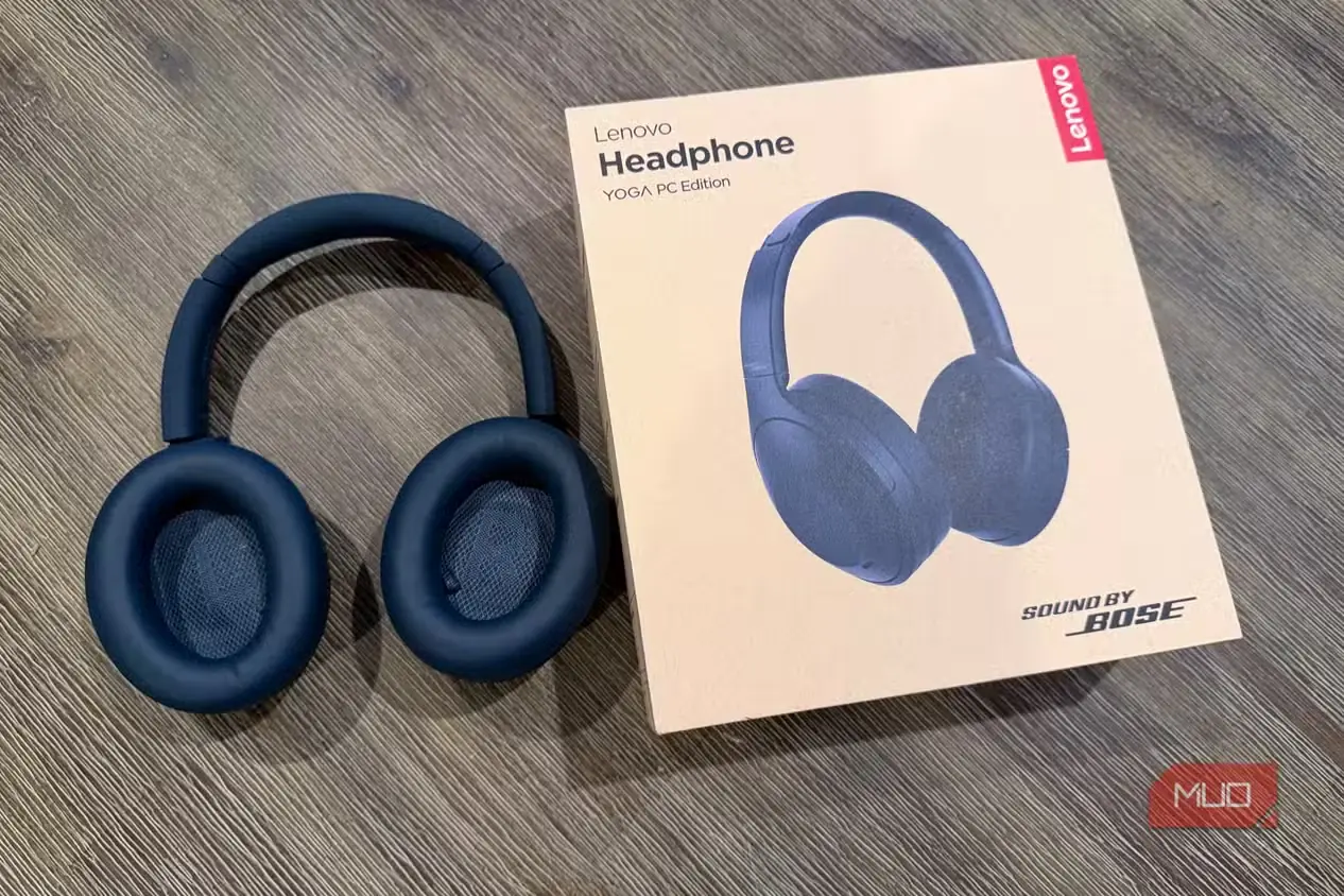 هدفون Lenovo Yoga Headphones داخل جعبه