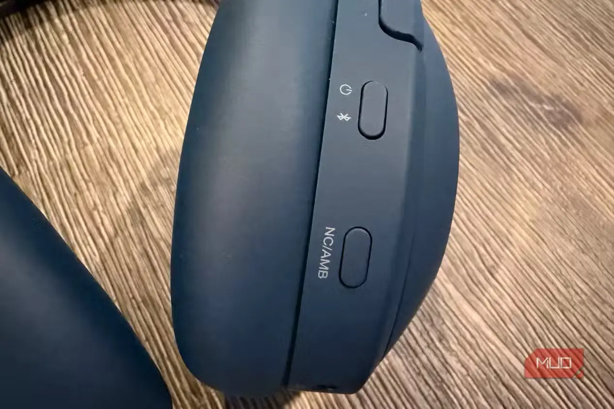 دکمههای کنترلی هدفون Lenovo Yoga Headphones