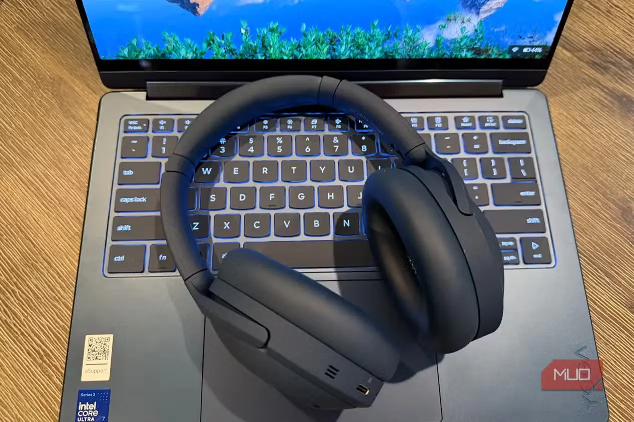 هدفون Lenovo Yoga Headphones روی رایانه