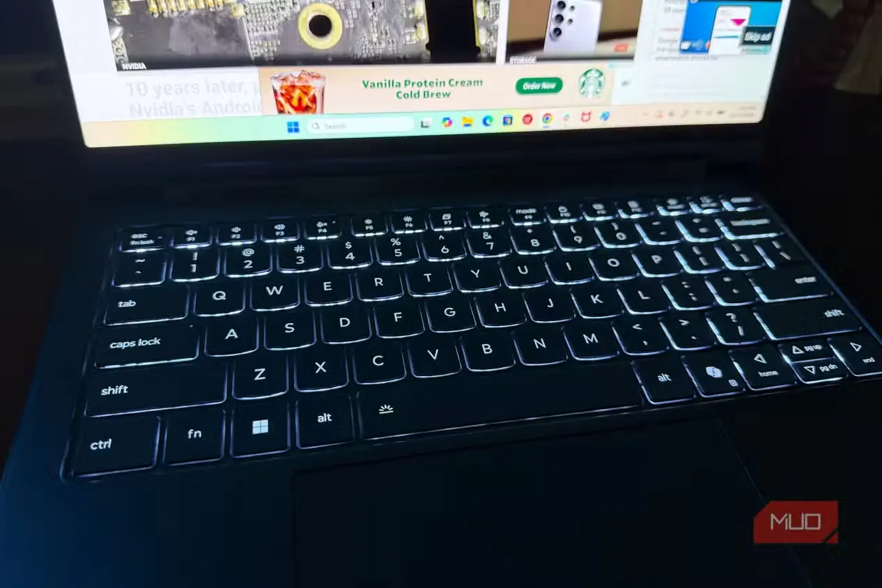 صفحهکلید نورانی لپتاپ Lenovo Yoga 9i
