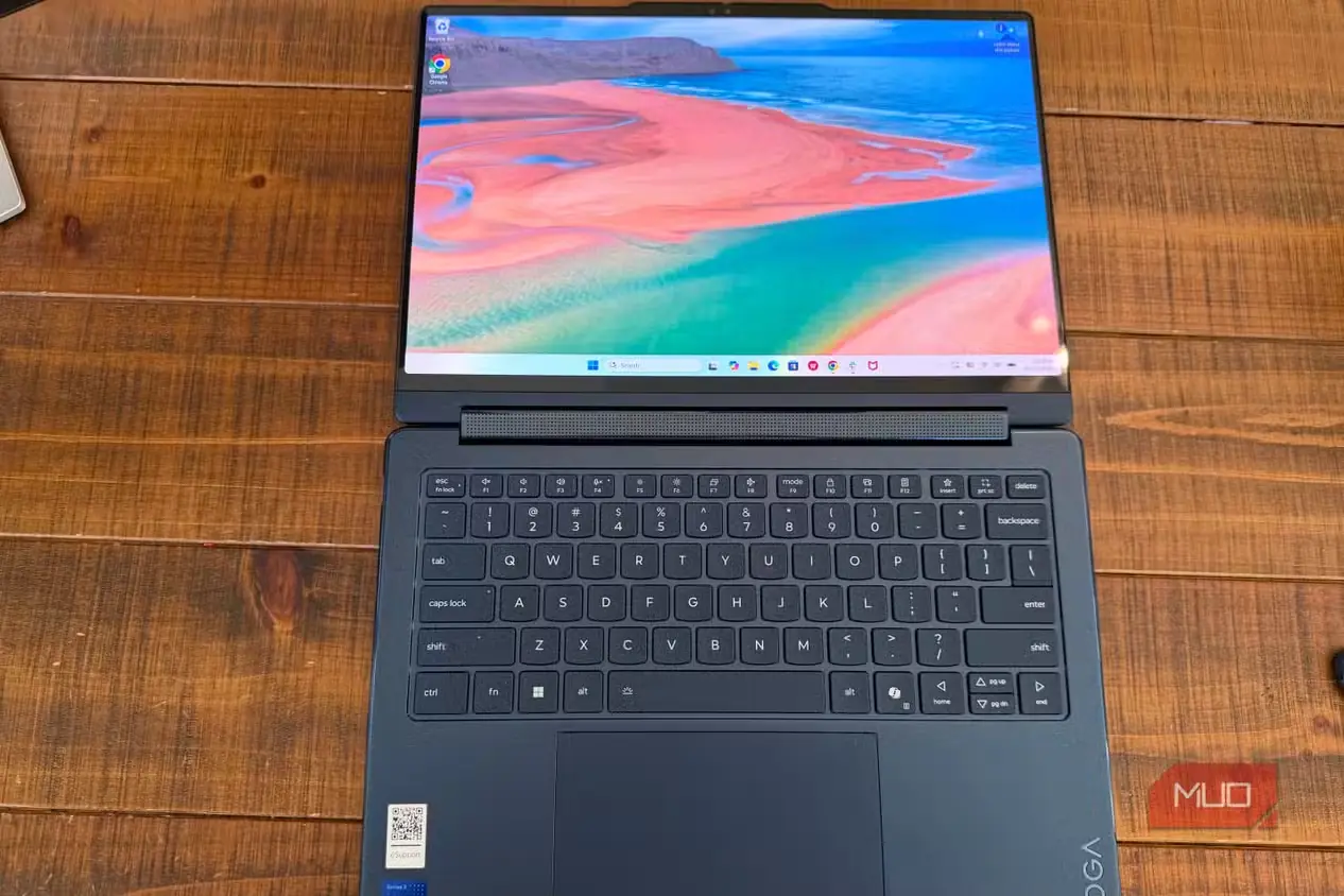 لپتاپ Lenovo Yoga 9i در حالت کاملاً تخت