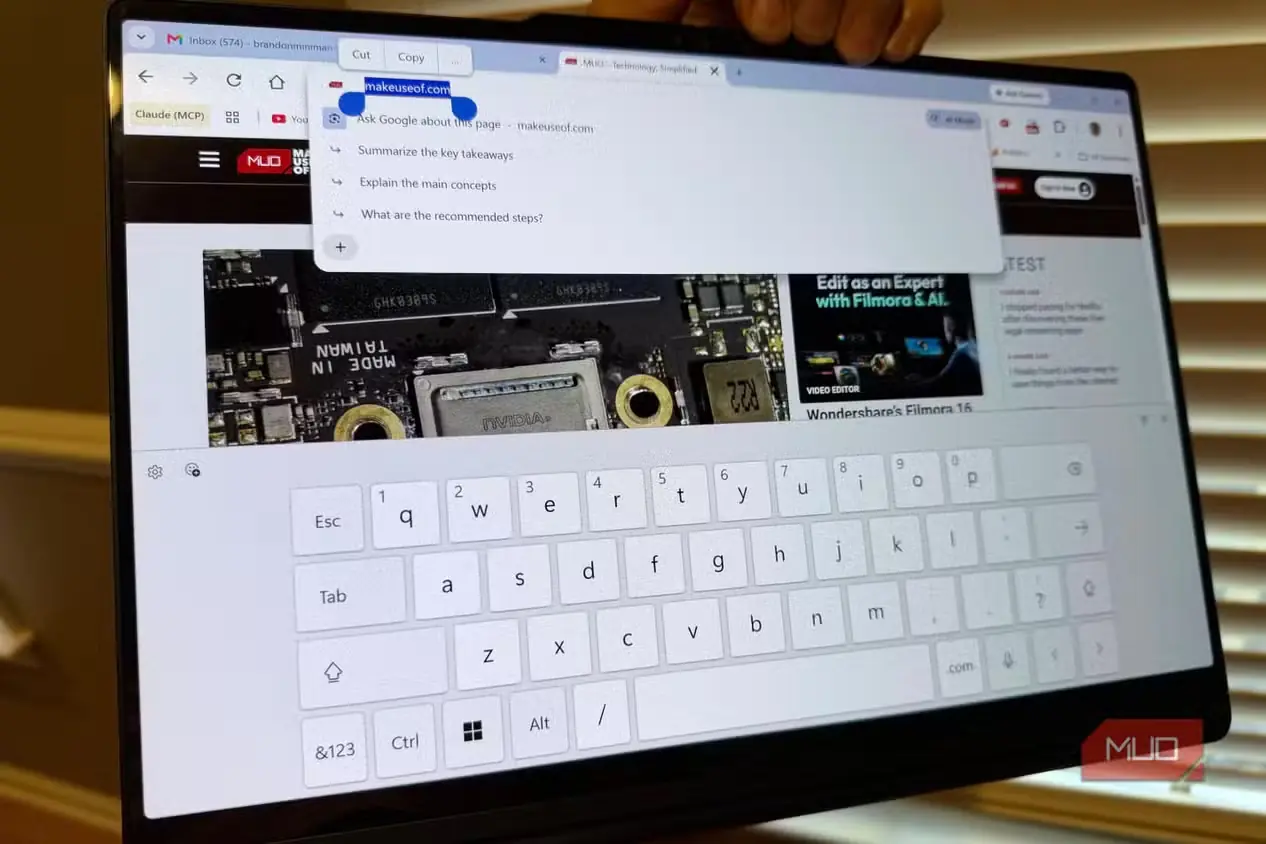 لپتاپ Lenovo Yoga 9i در حالت تبلت