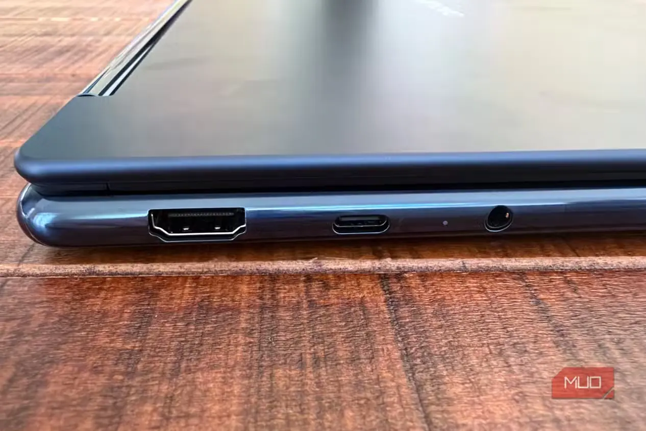 درگاههای سمت چپ لپتاپ Lenovo Yoga 9i