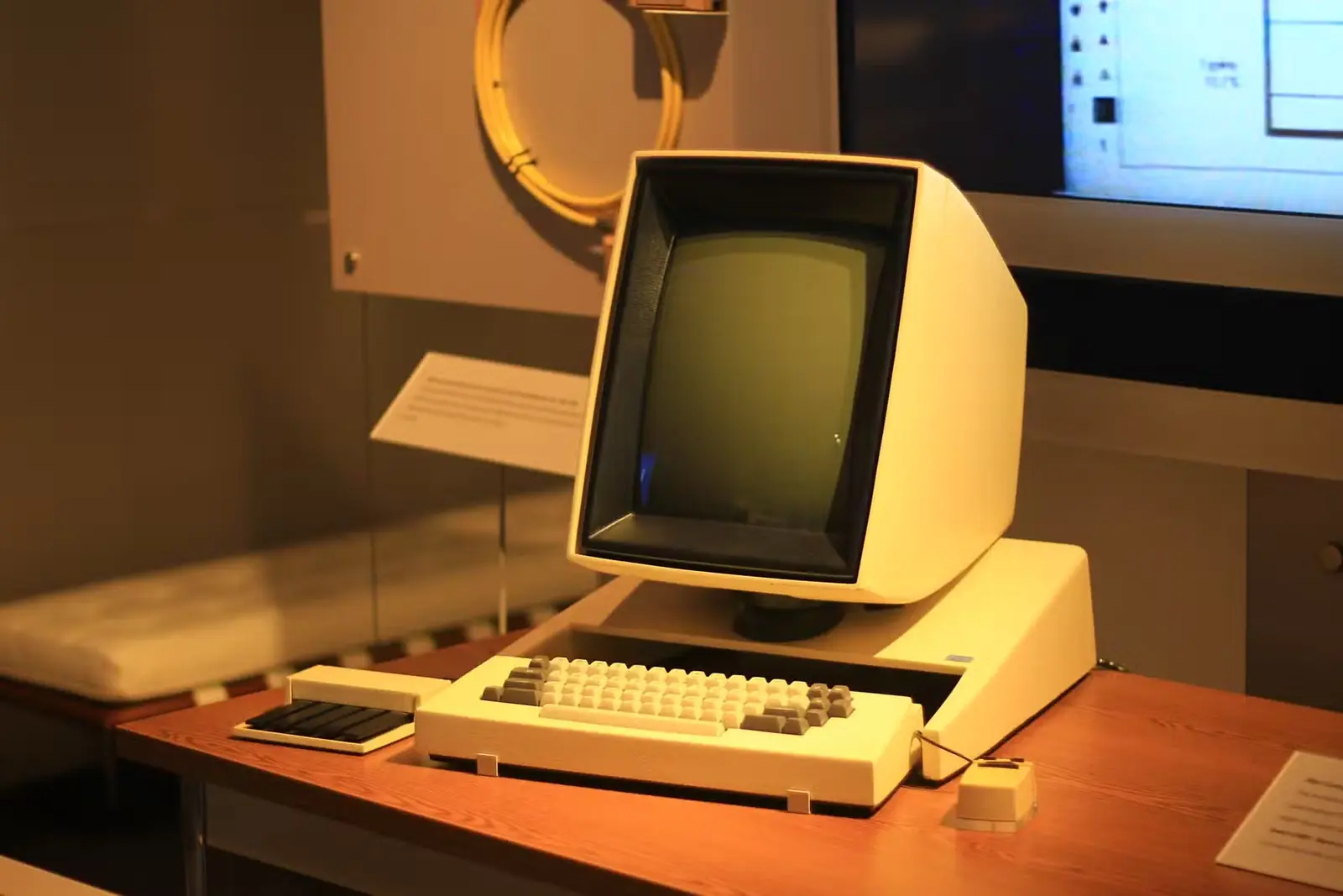 رایانهٔ Xerox Alto همراه با ماوس و صفحهکلید