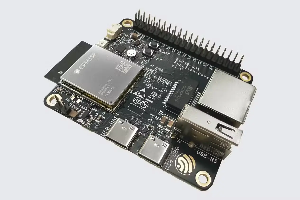 نمای سهبعدی برد ESP32-S31