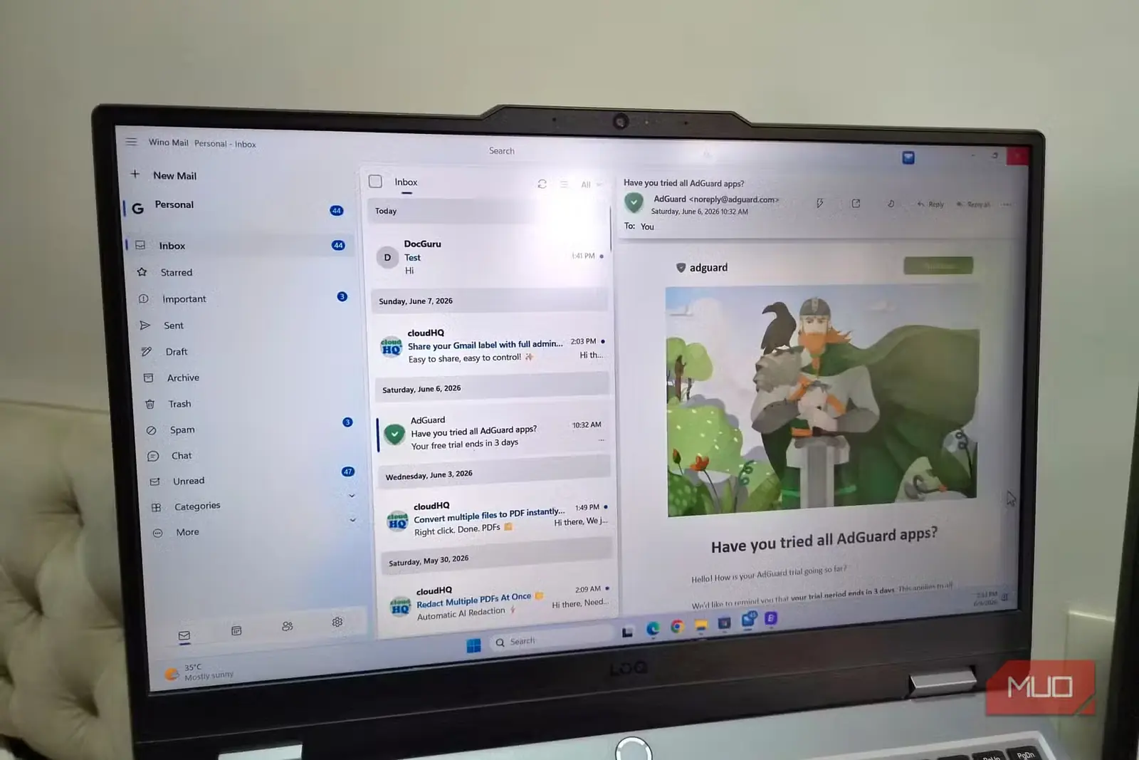برنامهٔ Wino Mail بازشده روی لپ‌تاپ