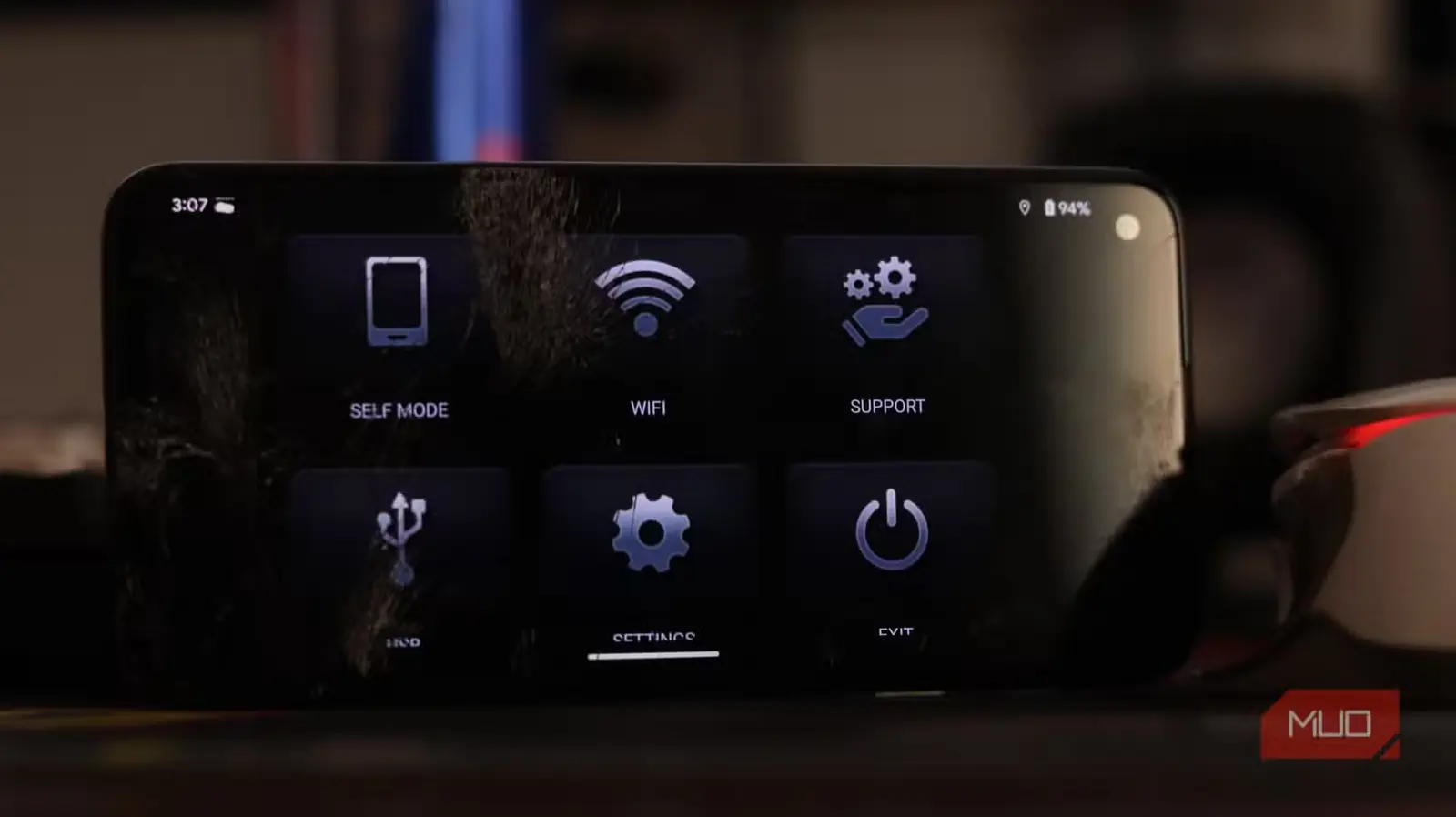 اجرای برنامه HeadUnit Reloaded روی گوشی Pixel 4a