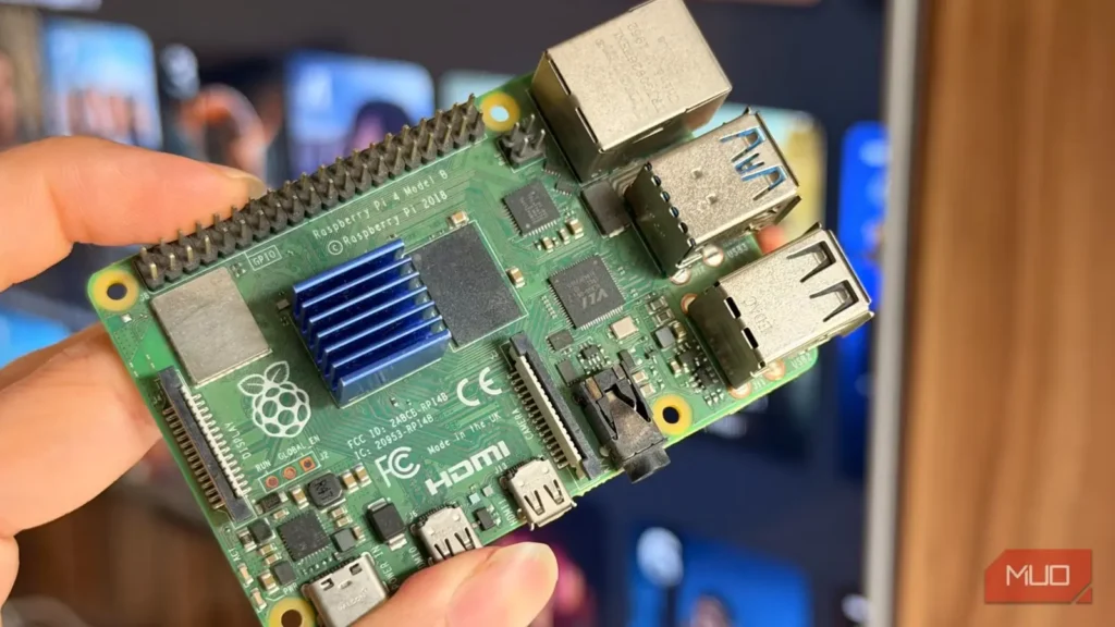 گوشی قدیمی با پنج قابلیتی که برای ساخت سرور خانگی Raspberry Pi باید جداگانه بخرید