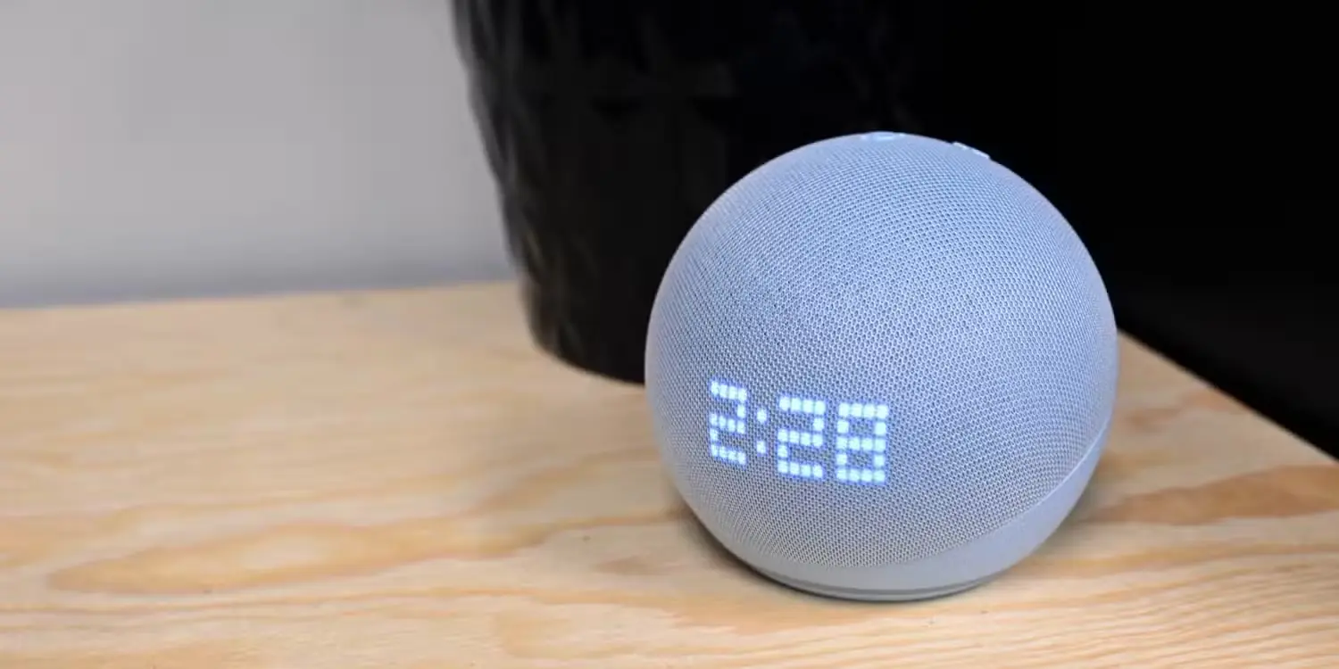 نمای نزدیک دستگاه Amazon Echo Dot