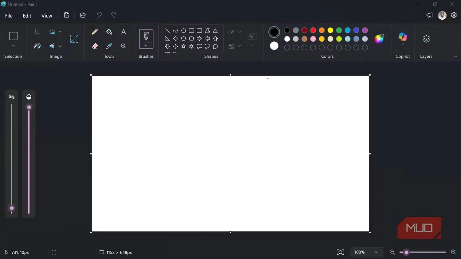 برنامه Microsoft Paint با بوم سفید خالی