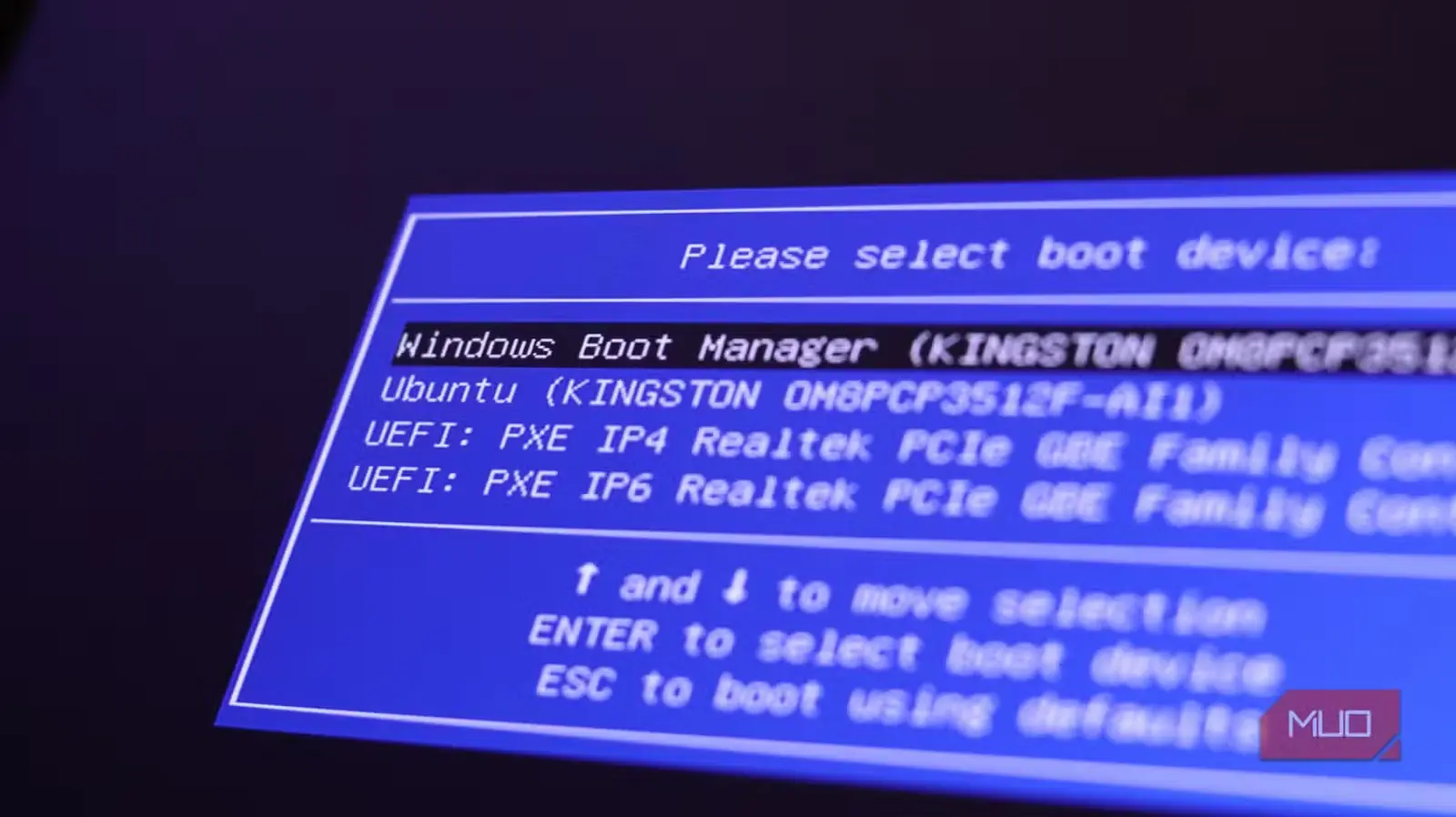منوی راهاندازی دوگانهٔ Windows و Ubuntu روی لپتاپ