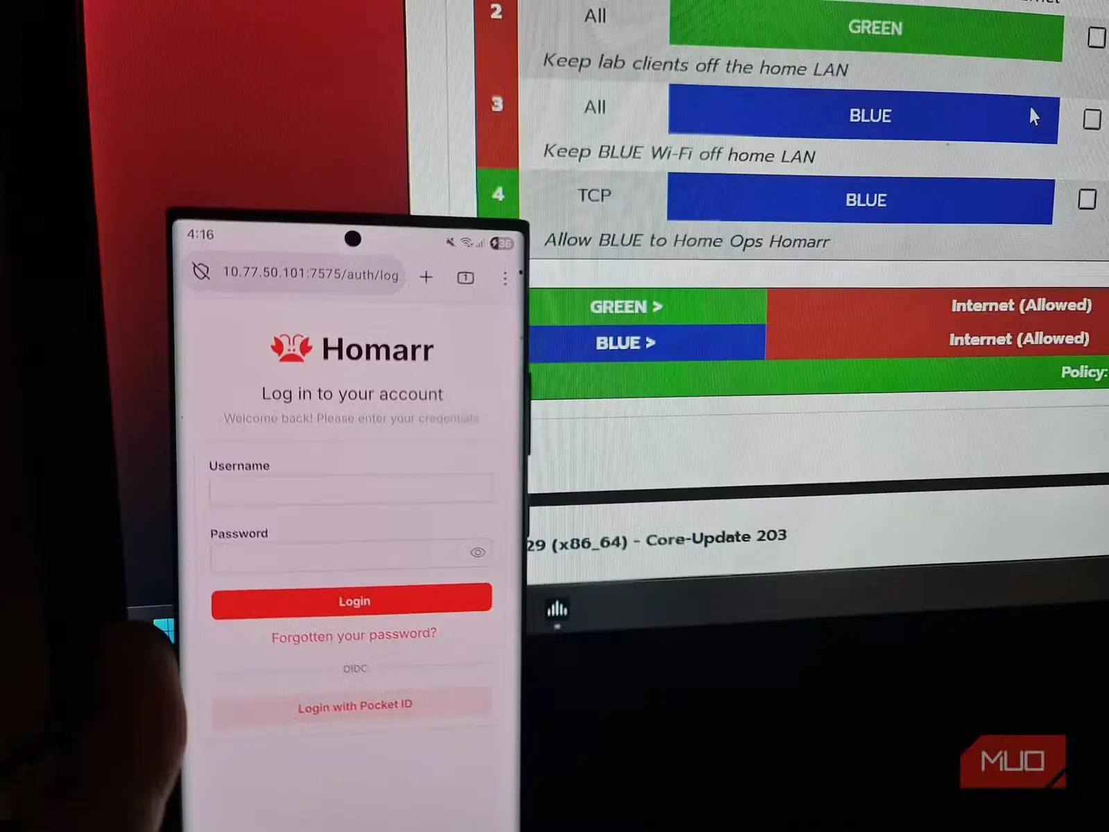 گوشی متصل به Wi-Fi ناحیهٔ BLUE در حال نمایش Homarr روی ماشین مجازی آزمایشگاه GREEN با نشانی 10.77.50.101