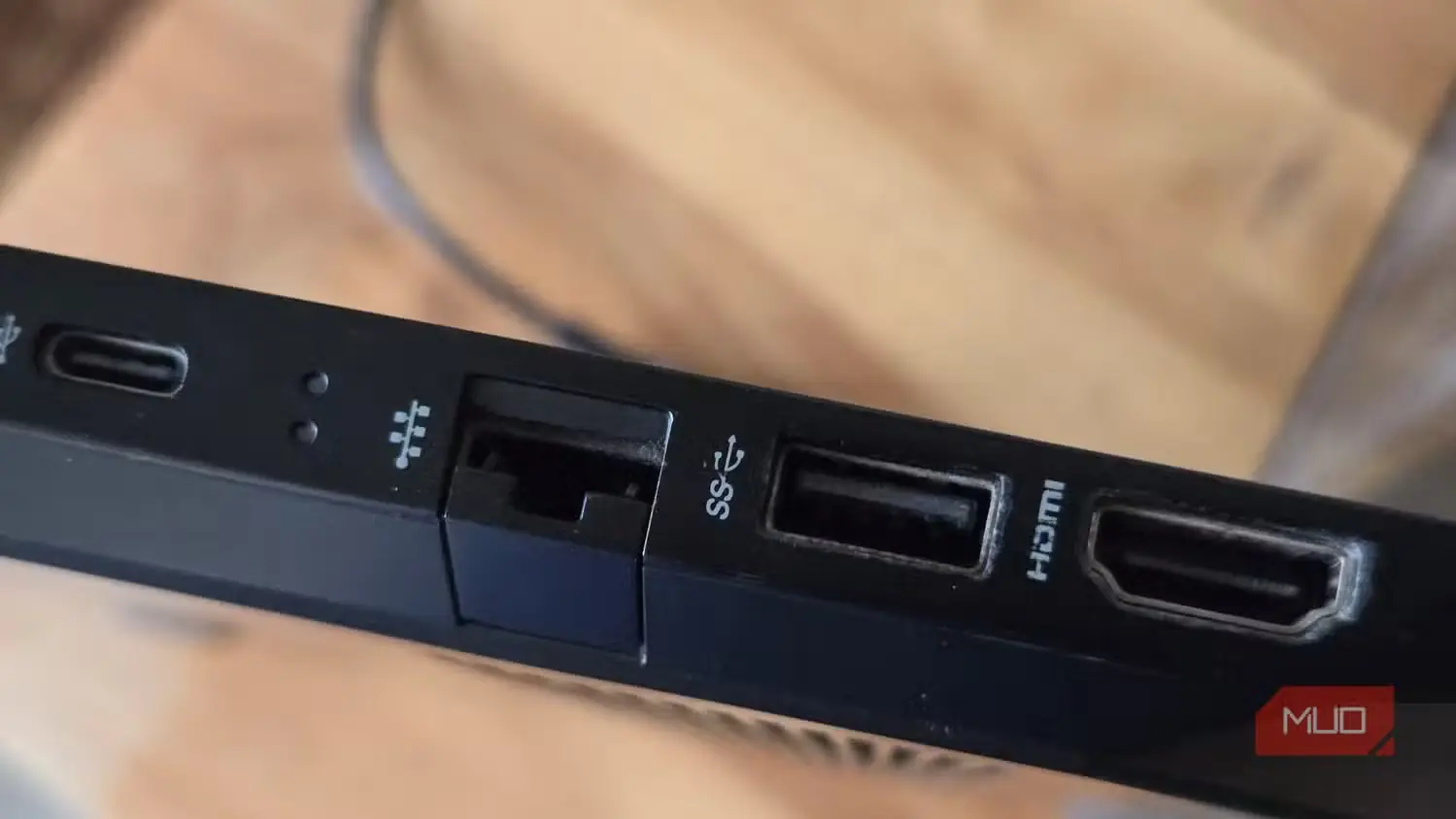 درگاههای USB-C، Ethernet، USB-A با نشان SS و HDMI روی لپتاپ HP Pavilion