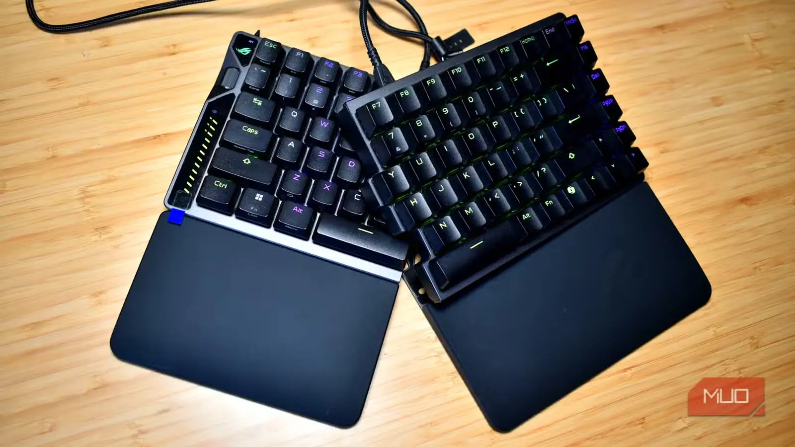 نمای بالایی صفحهکلید دوتکه ASUS ROG Falcata
